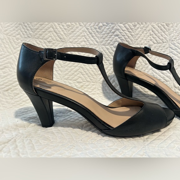 Giani Bernini Memory Foam Peep Toe T Strap Pumps Black Size 11 - Picture 12 of 12